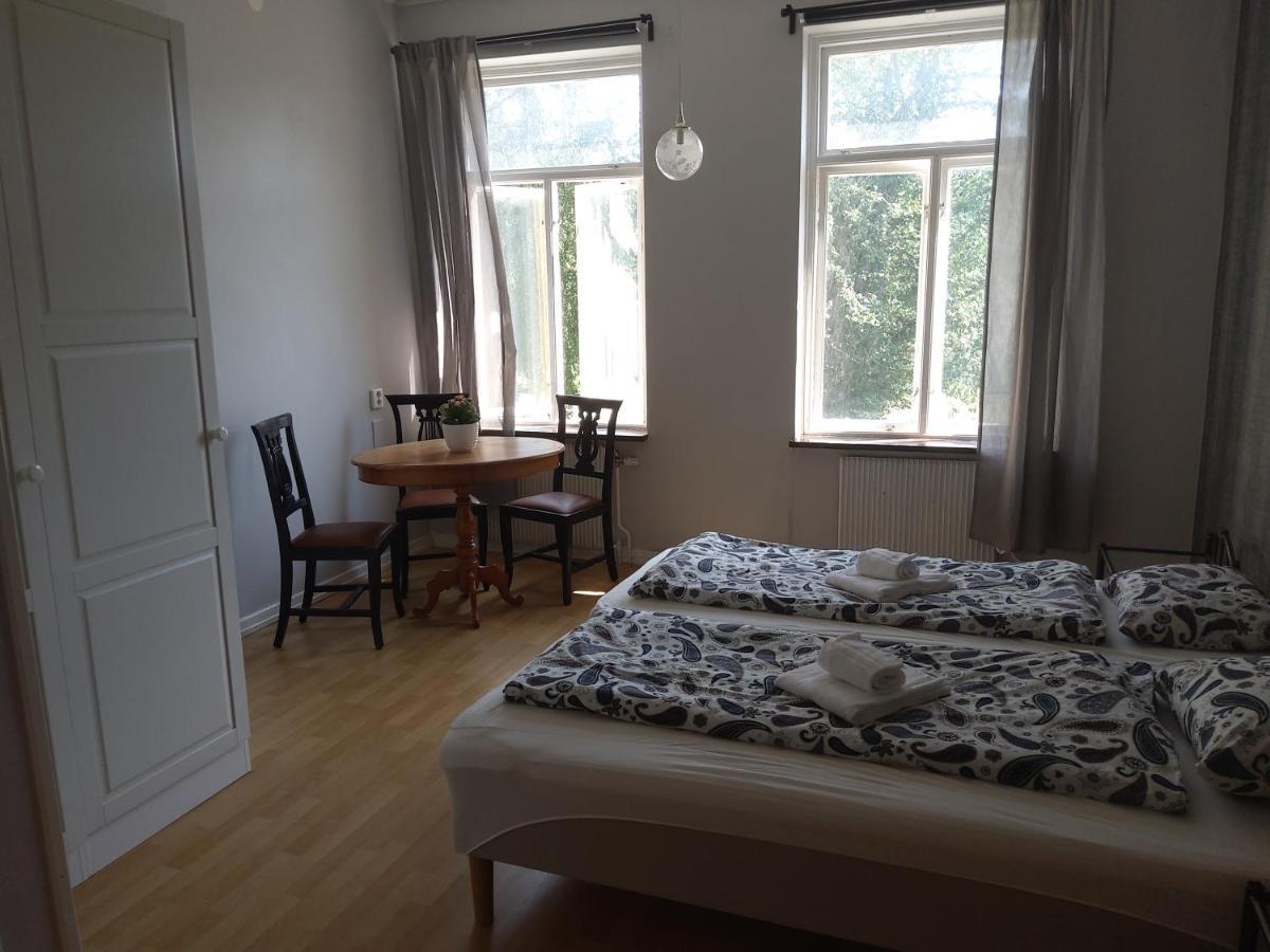 Hunnebergs Gard Hostel & Camping Vargon Εξωτερικό φωτογραφία